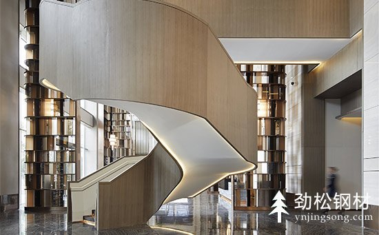 云南昆明圆弧形楼梯设计及尺寸，既美观又大气